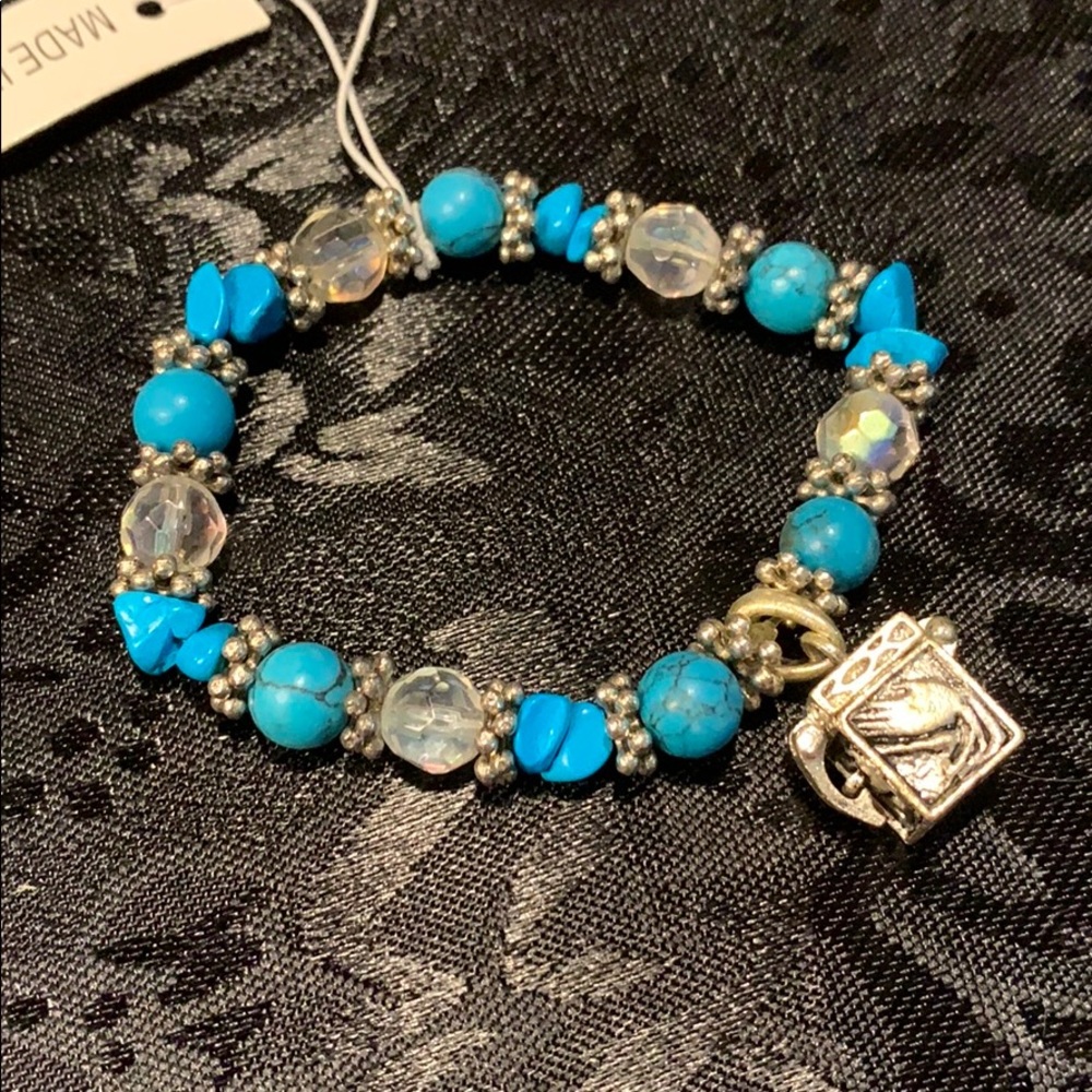 Stretchy charm box bracelet